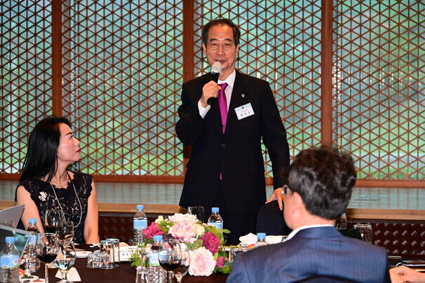  한덕수 "대통령께 제 비서실장 뽑아달랬더니 전직 검사님을 딱"