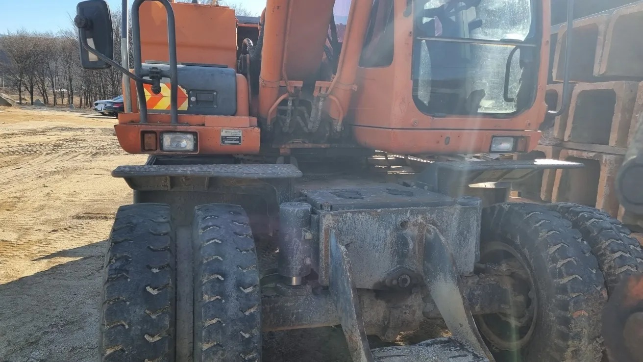  두산 DX140W 2012년식 4800만원 판매합니다.