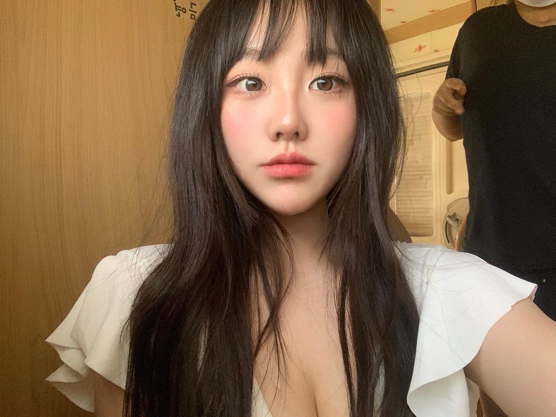  기묘한 기무세딘 화이트 원피스 드레스 인스타그램 사진