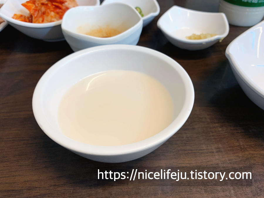(서울 동대문 맛집) 순한 호로록 국수와 고소한 양배추전과 순한 돼지고기, 경동시장 "안동집" 11