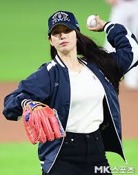 박신혜 한국시리즈 시구 영상