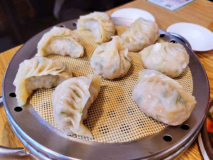 백반기행 박은영 편 동치미 막국수 메밀 칼국수 새우 교자 만두 직화 불고기 관악 신림 맛집 소개