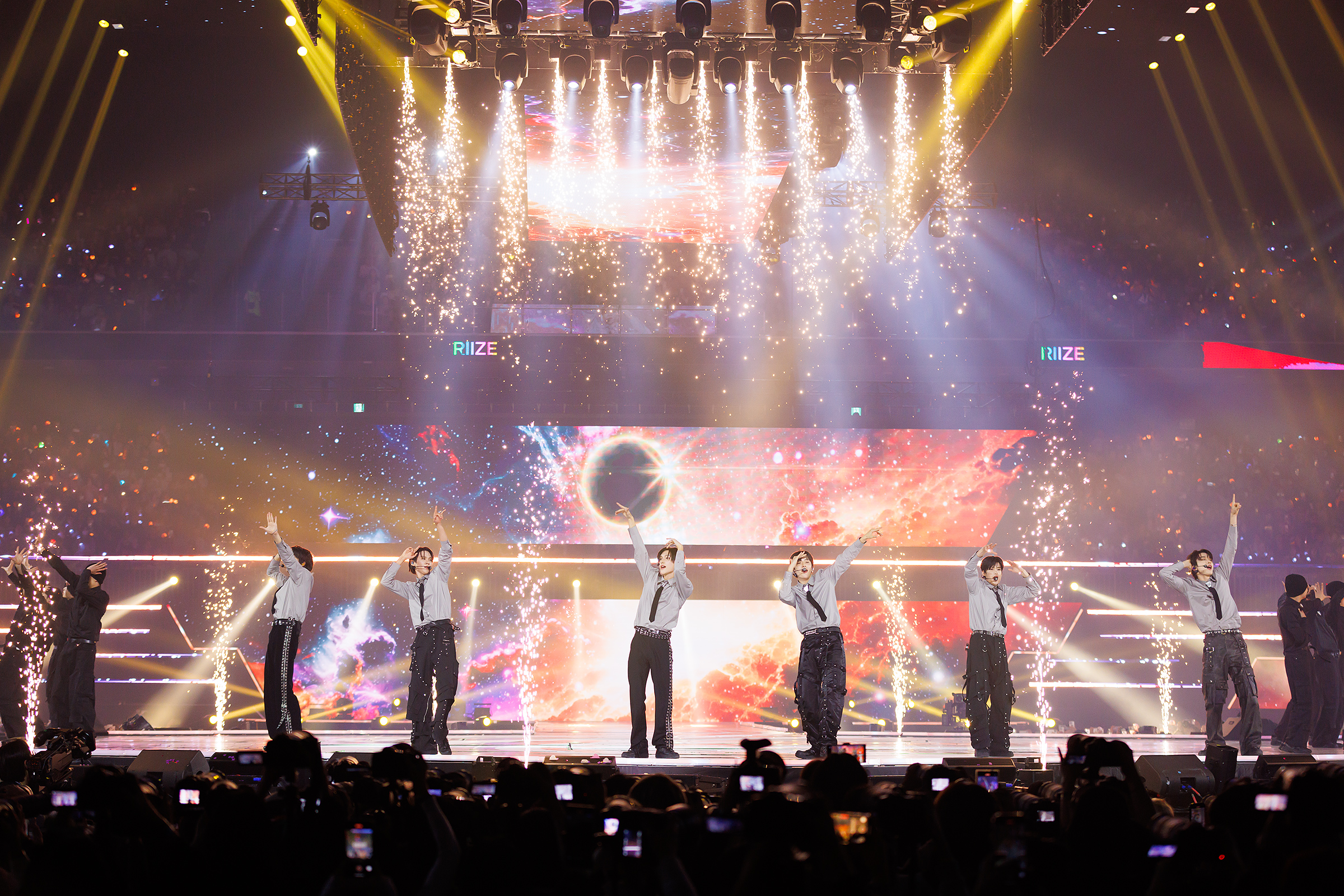 20241130멜뮤무대사진멜론트위터가족사진