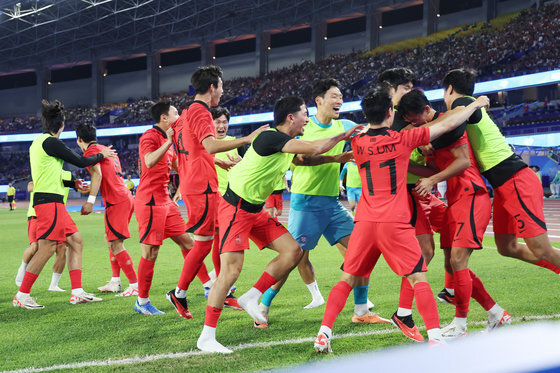 한국 축구 준결승전 사진