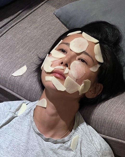  '제주살이' 김나영, 틈틈이 피부관리! 뭘 붙였나 봤더니 [사진]