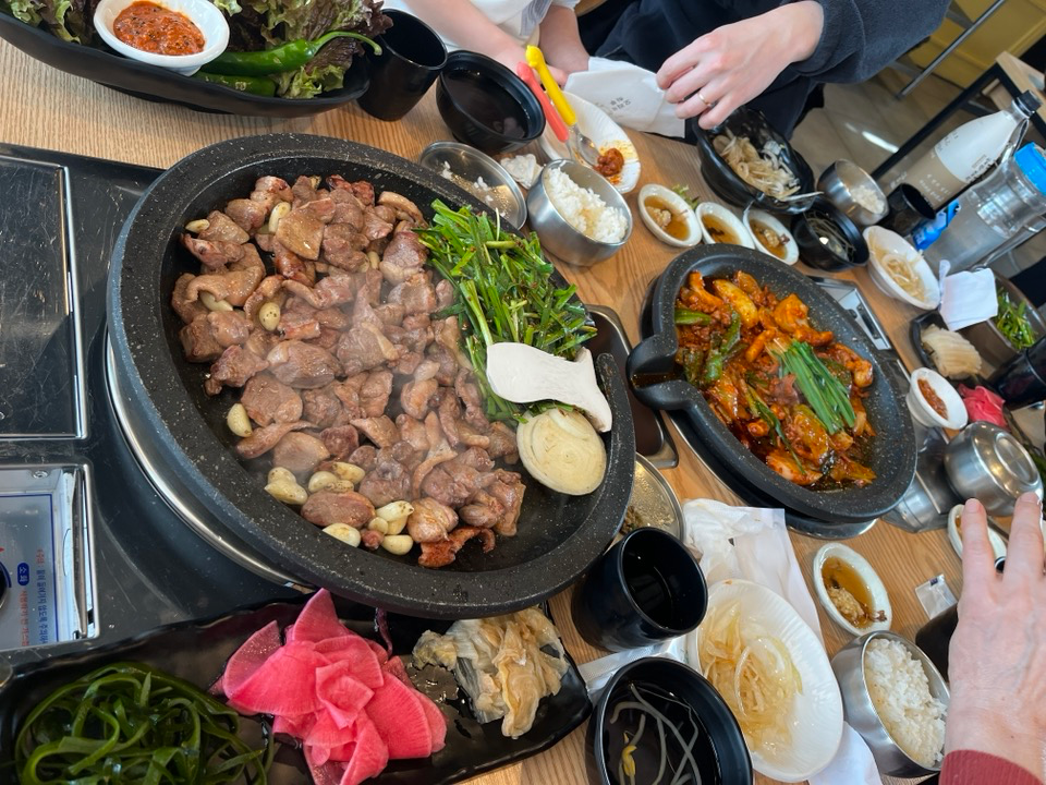생오리구이와 주물럭
