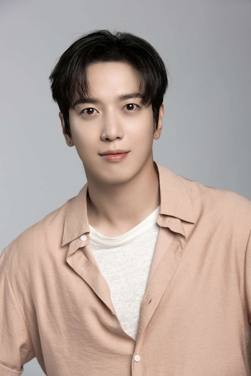  '대박부동산' 정용화 "수영장 노출신, 뱃살 보일까 닭가슴살만 먹다 볼 패여"