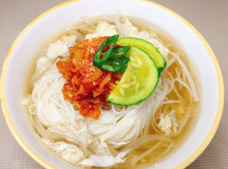  국수 먹는 꿈 잔치 비빔 메밀 국수 꿈해몽이 궁금하다면 보고 가세요