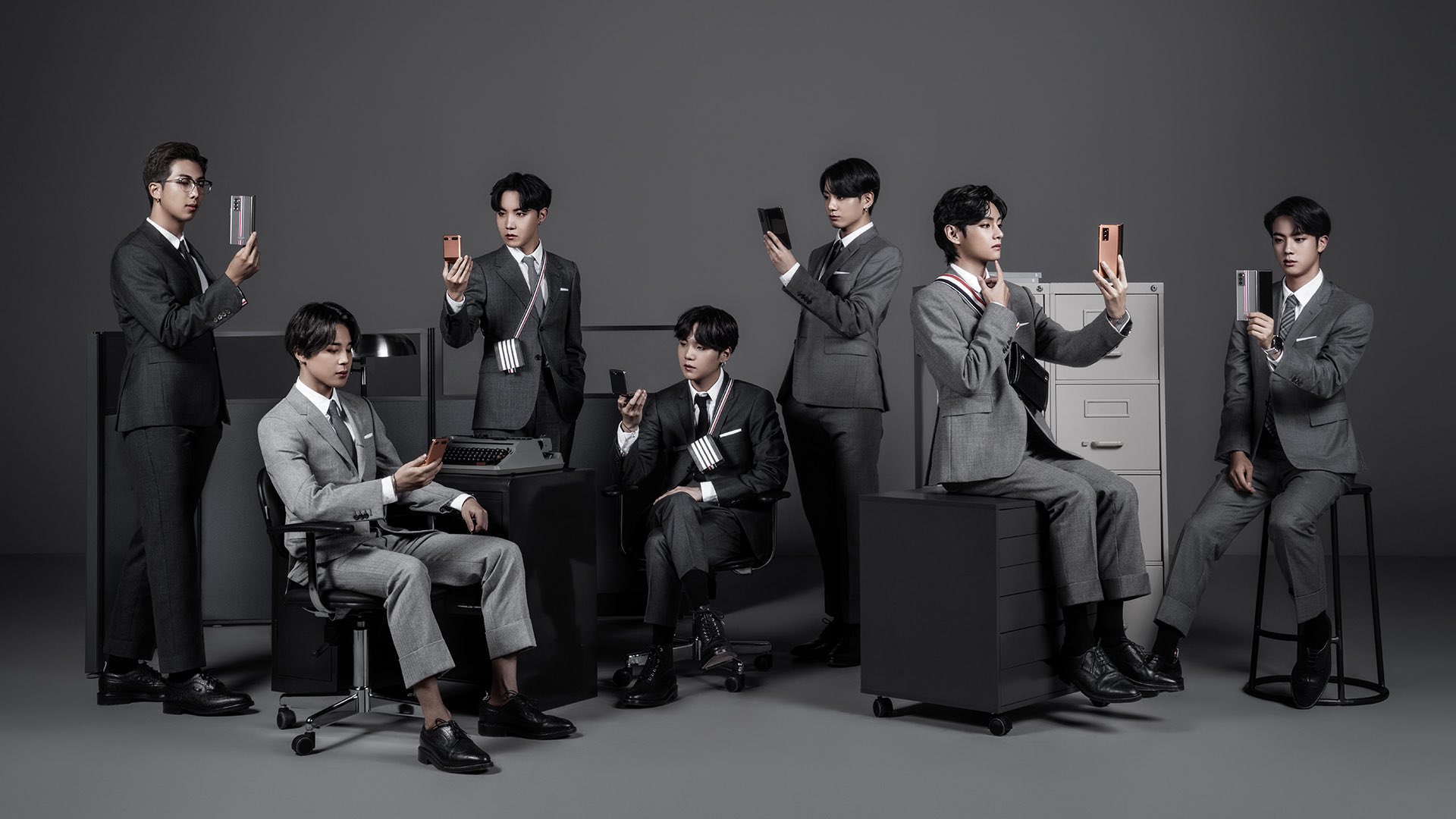  BTS 방탄소년단 x 갤럭시Z 폴드2 톰브라운 에디션
