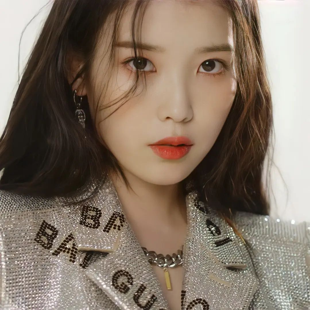  아이유 X 엘르(ELLE) 유튜브 화보 움짤 gif