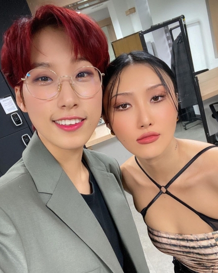  162·44 화사, 너무나 가녀린 어깨선에 '깜놀'(ft.대기실서 찰칵)