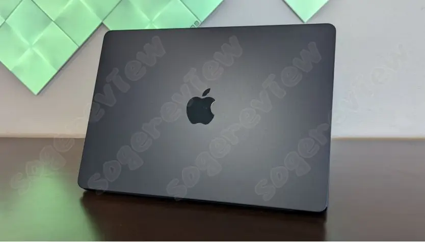애플 맥북 에어 13인치(M3, 2024년형) 뚜껑