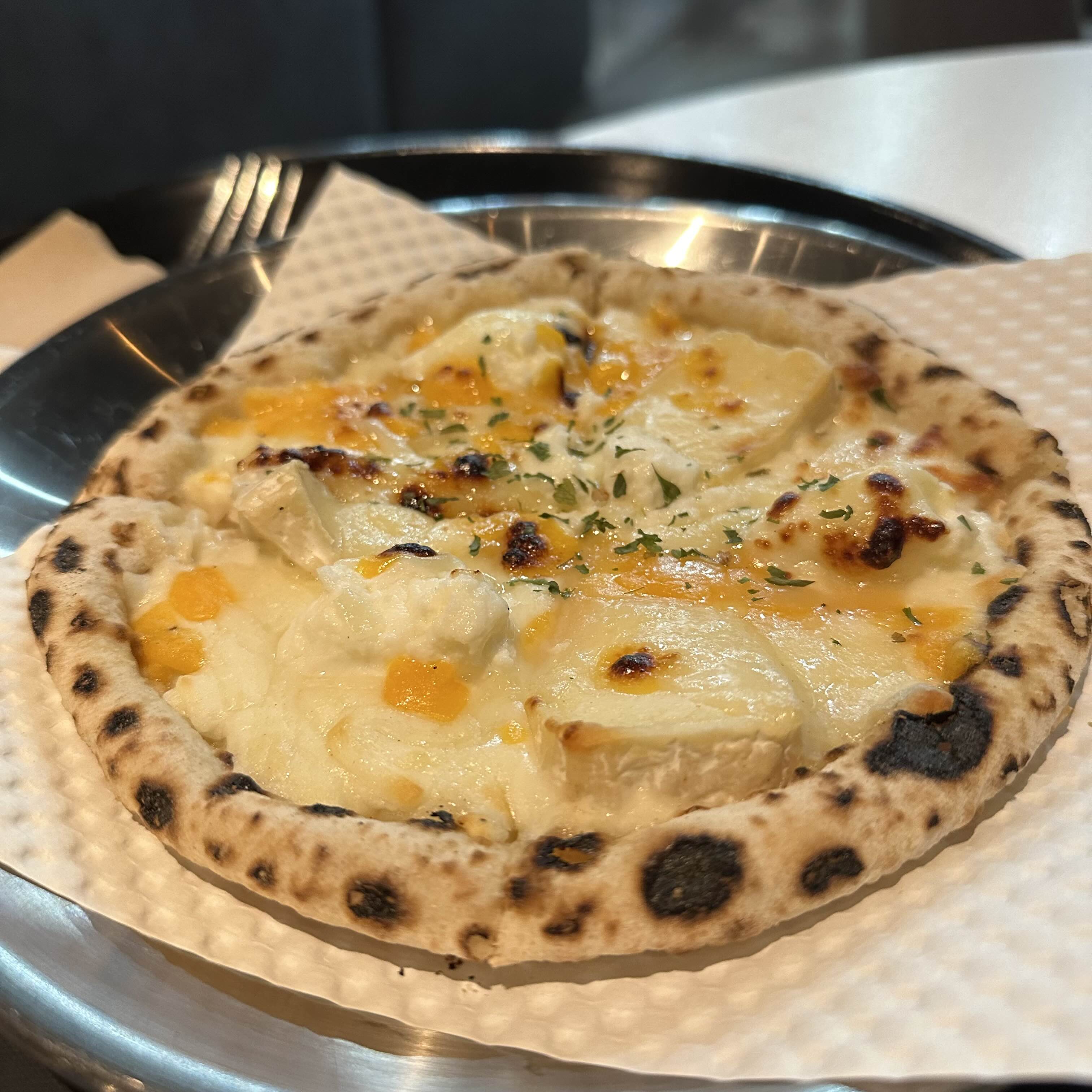 무려 연중무휴 24시간 운영하는, 18