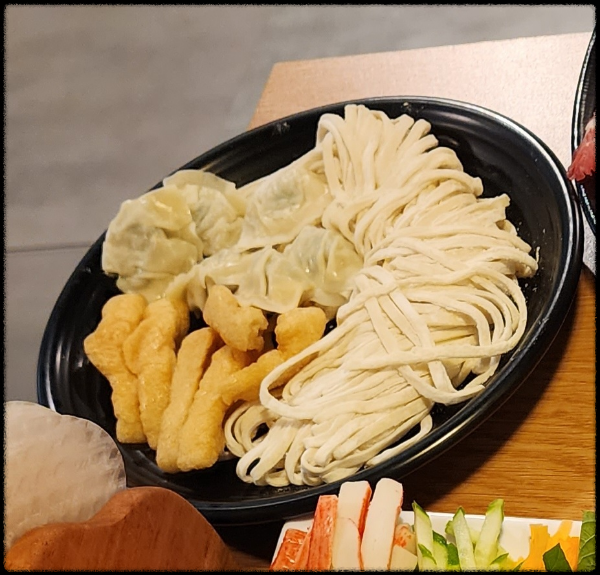 칼국수면-만두-유부