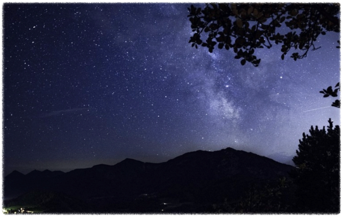 밤하늘-은하수-별빛-풍경-이미지