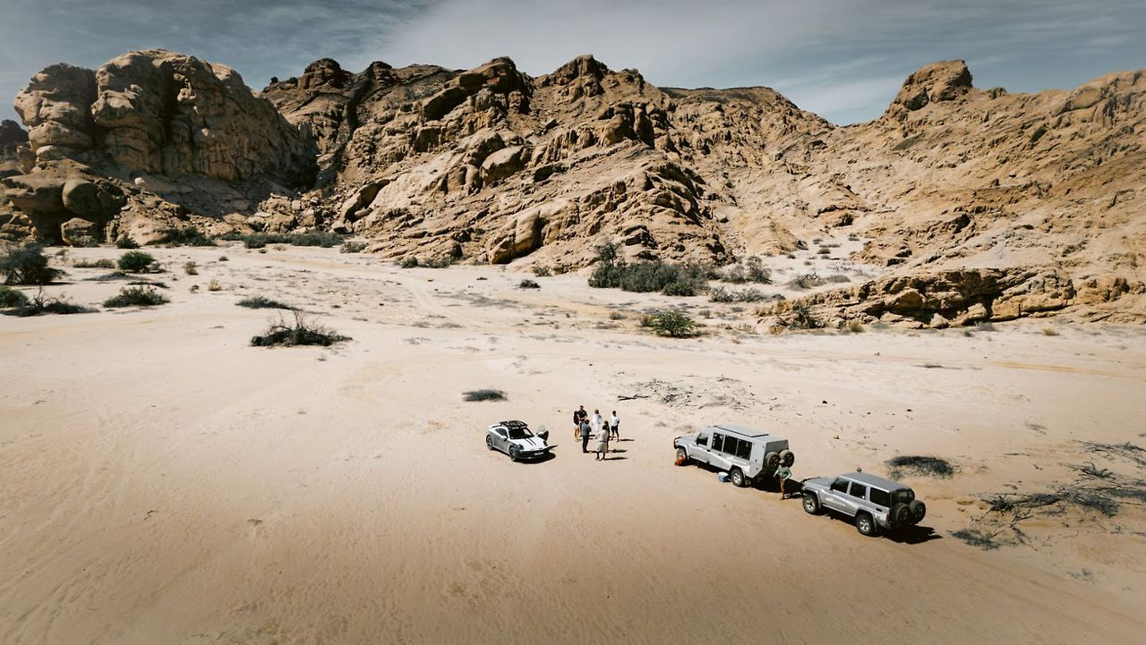 Welcome to the adventure: Camp Porsche 911 Namibia 25 img https://mobilityground.com/wp-content/uploads/2024/09/3-1-2.jpg