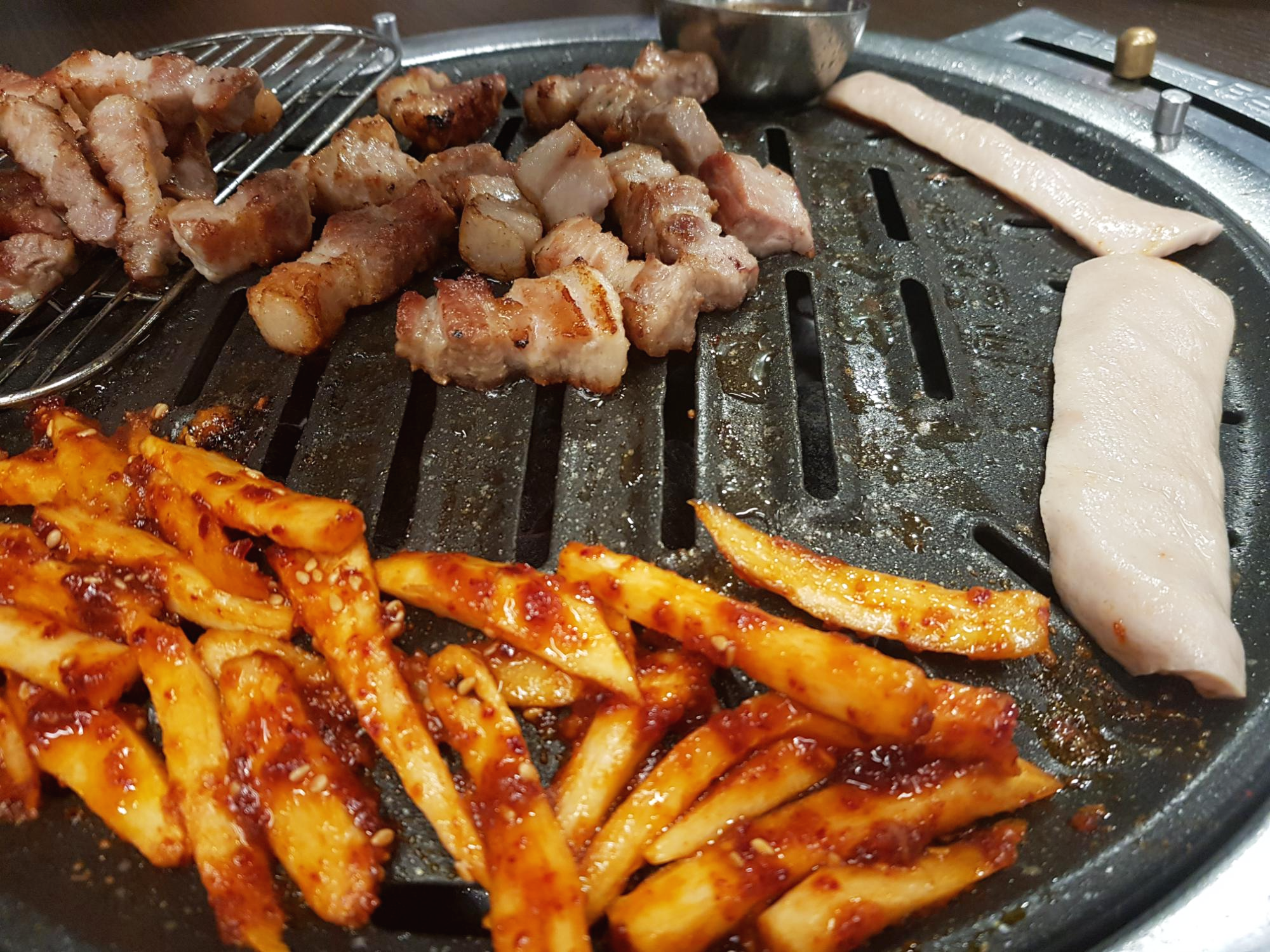 부산 사직동 삼겹살 맛집, 더덕구이가 일품인 홍고집 탐방 후기
