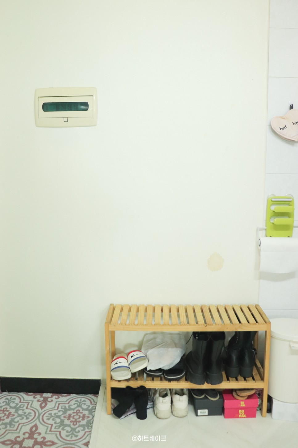 셀프인테리어 벽 페인트 칠하는 방법 벽지페인트 처음해봤는데 별거없네요. 벽지위에 칠해요. 15