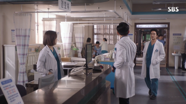 윤서정은 정인수에게 장현주를 기억하냐고 묻는데 본과 2~3학년 때쯤 수술하다가 사망했다고 한다.