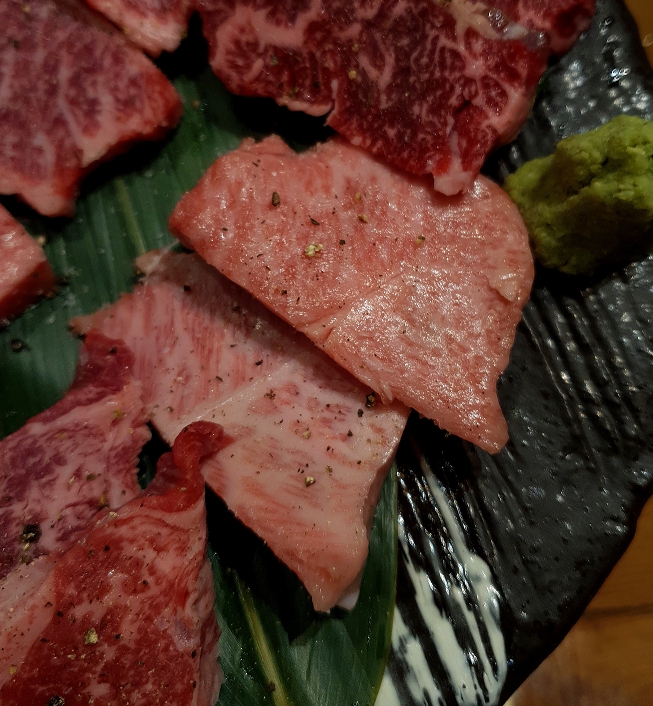 오사카 도톤보리 야키니쿠 마루(焼肉マル 心斎橋本店) Kuroge wagyu 특선 불고기 모둠 Special Assorted Beef 特撰燒肉拼盤