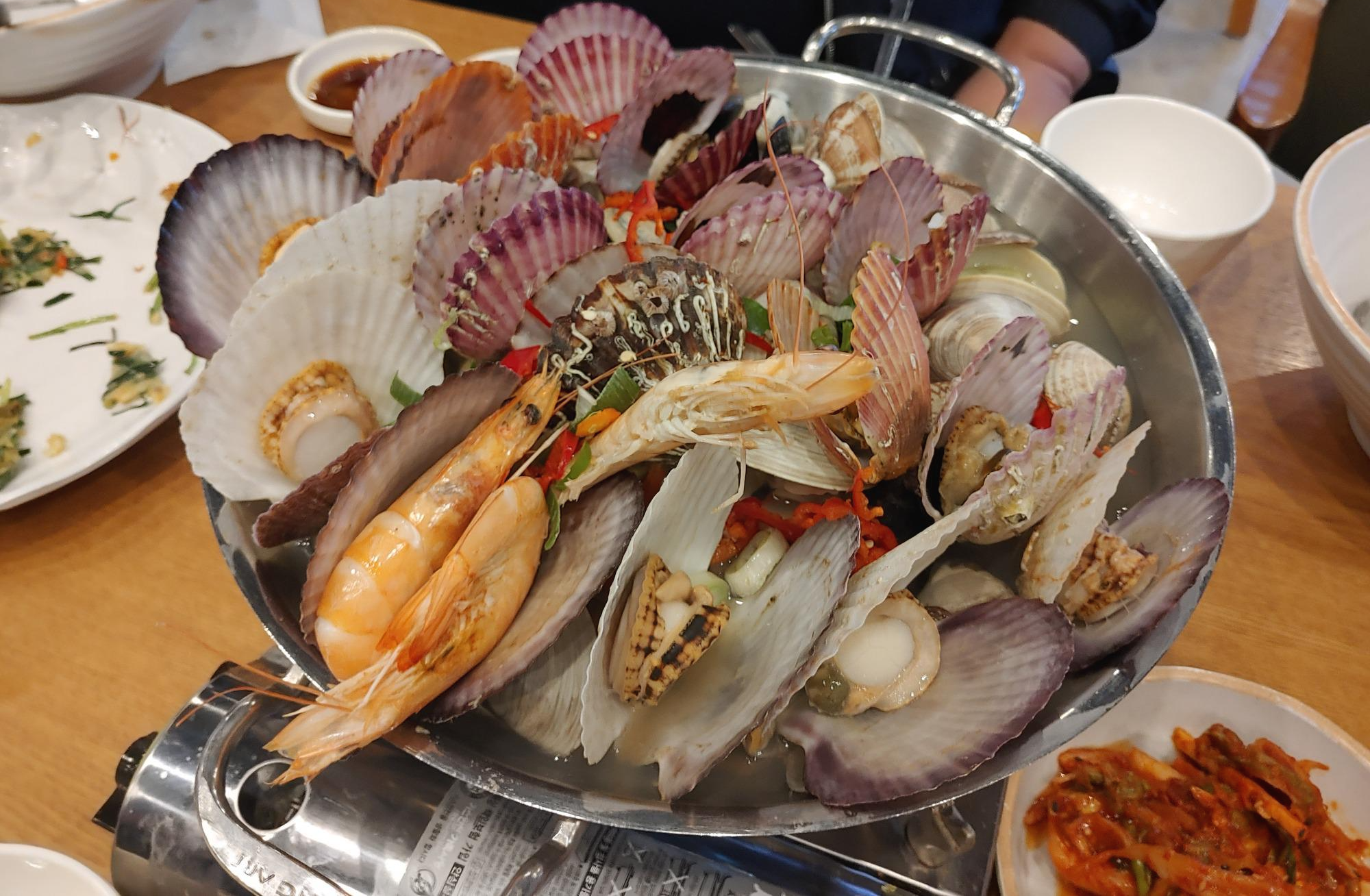  영종 구읍뱃터맛집 97도씨 해물칼국수의 조개전골 리뷰