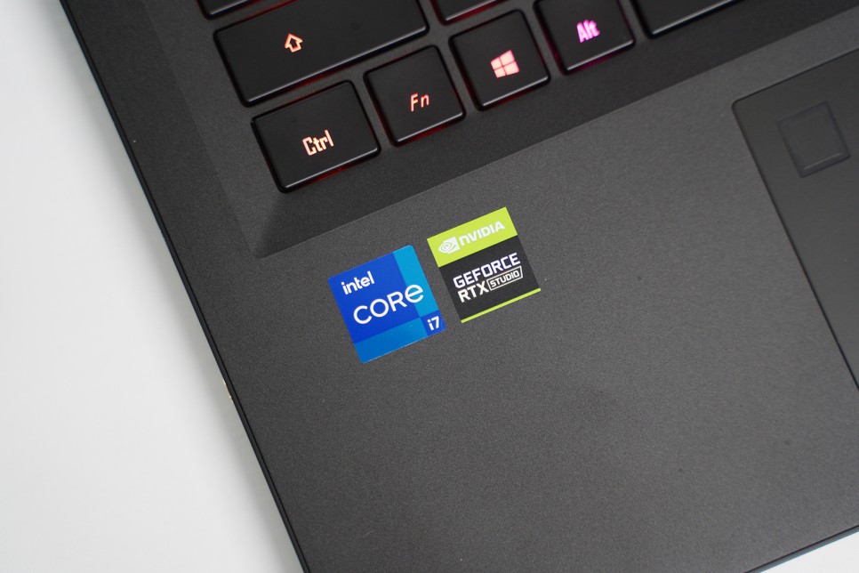 그래픽 작업용 AERO 17 HDR XD 11