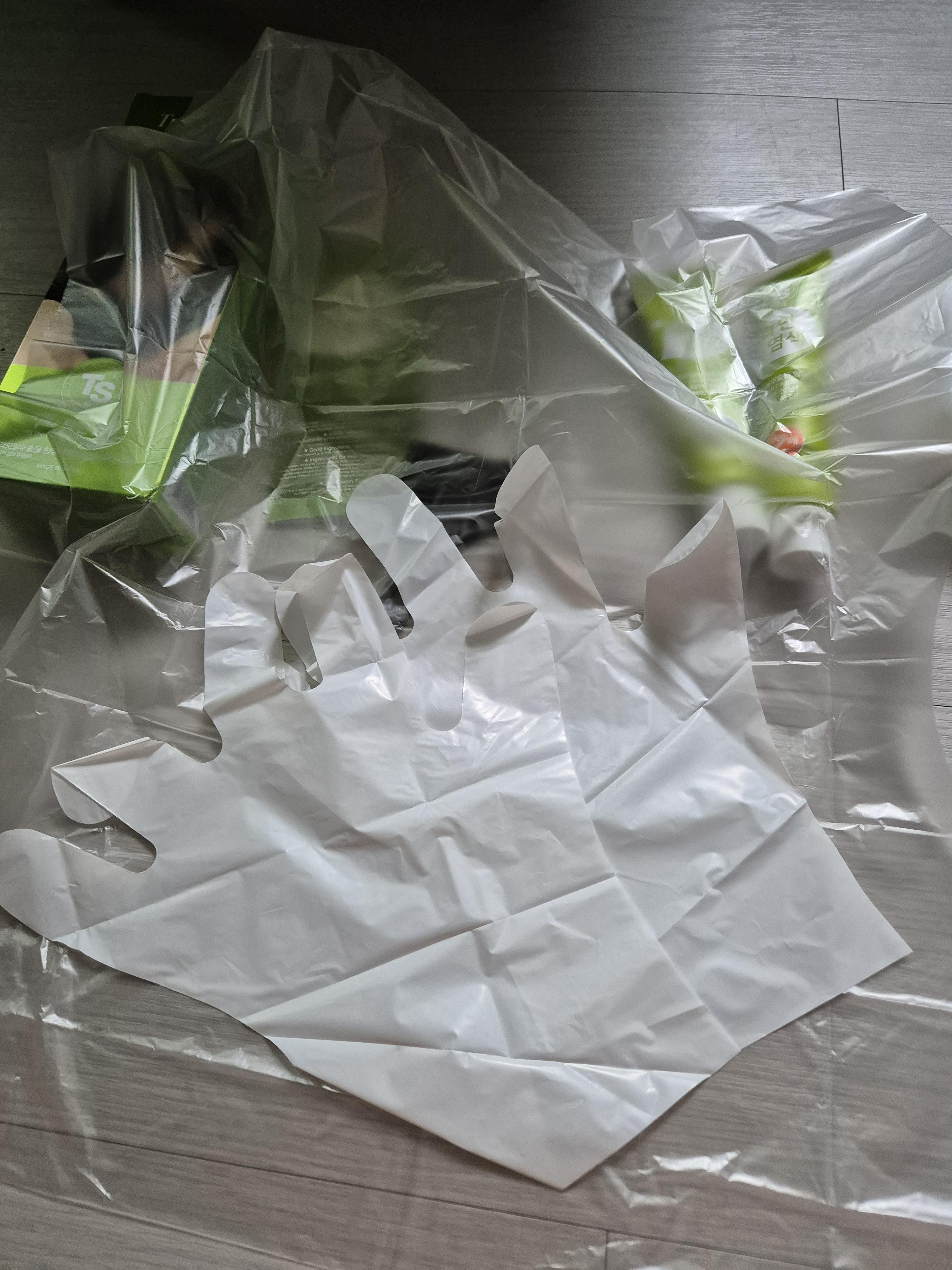 비닐 가운과 비닐 장갑