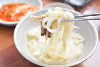 닭 한 마리 칼국수