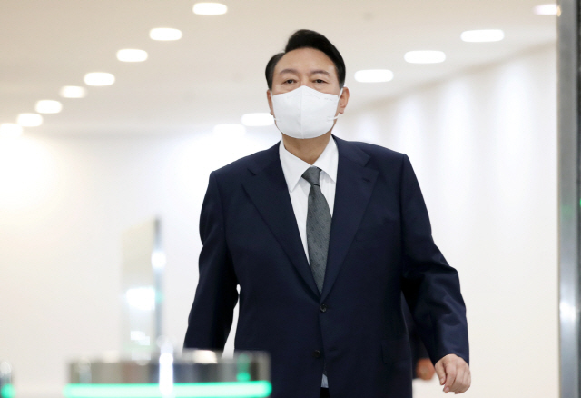  "대통령실 근무 尹지인 아들 황 모씨 부친 동해에서 전기공사 업체 경영"