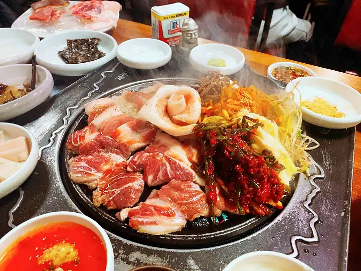 줄서는식당 강남 압구정 고기집 맛집 홍수현 제주 흑돼지 냉삼 꽃치마살 관자 구이 순두부찌개 비빔칼제비 권율 추천 48회 소개