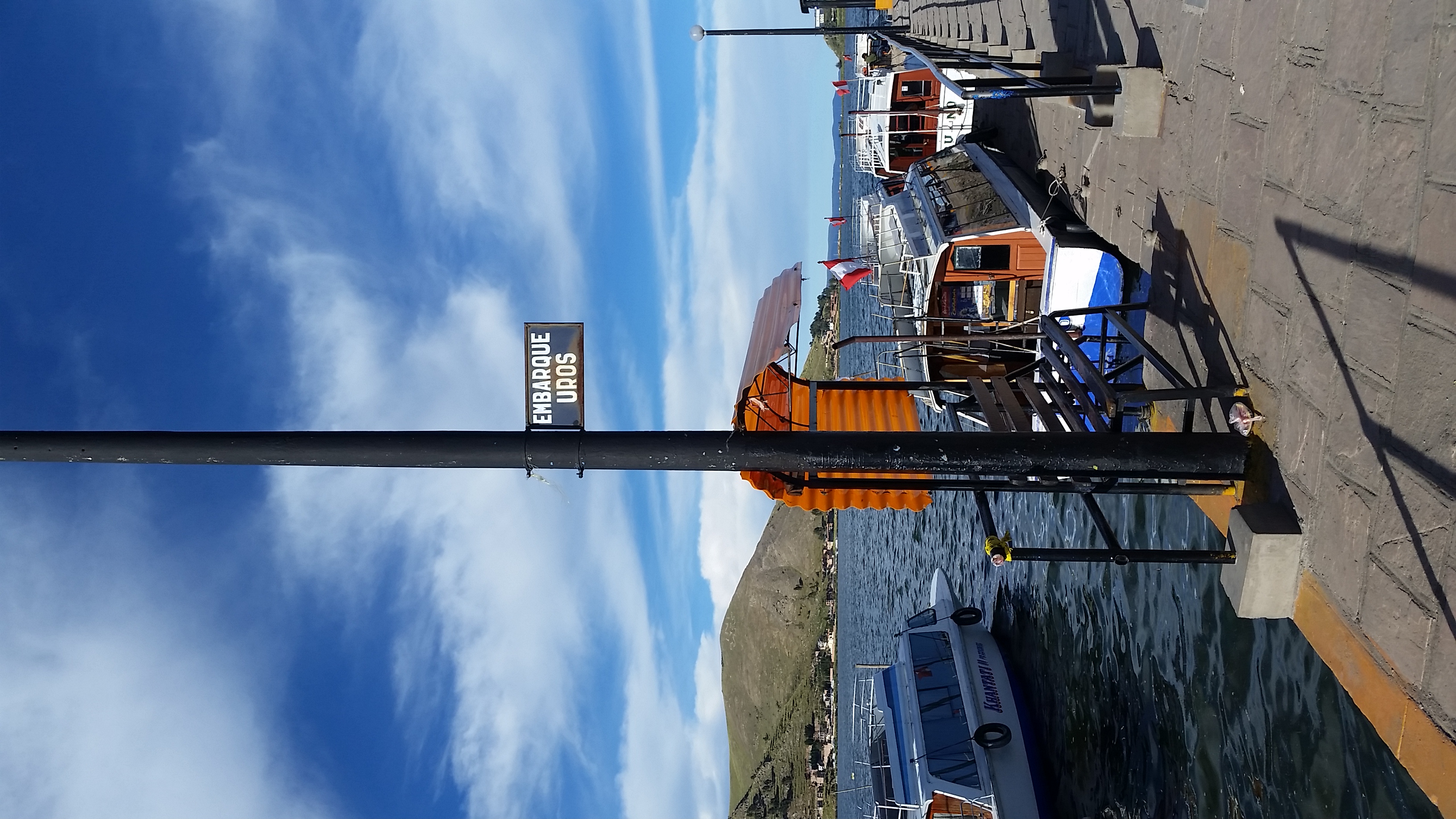  페루 여행 Day-69 세계에서 가장 높은곳에 있는 호수 티티카카 호수(Lago Titicaca)옆 도시 푸노(Puno)와 인공 갈대섬 우로스 섬(Islas de Uros) 가보기