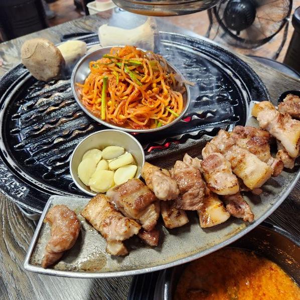  3대 목살 맛집 돼지고기구이 끝판왕 왕십리 땅코참숯구이