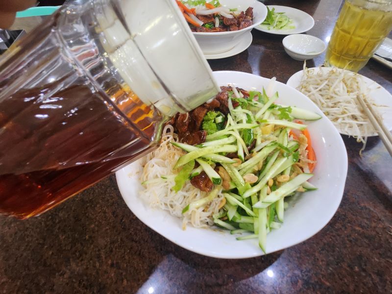 호치민여행_베트남식비빔쌀국수_분팃느엉_푸미흥맛집_포킴흥
