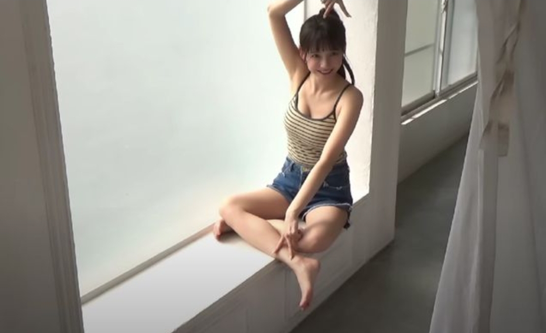  배우 하연수가 일본 잡지 그라비아 모델이 됐다.