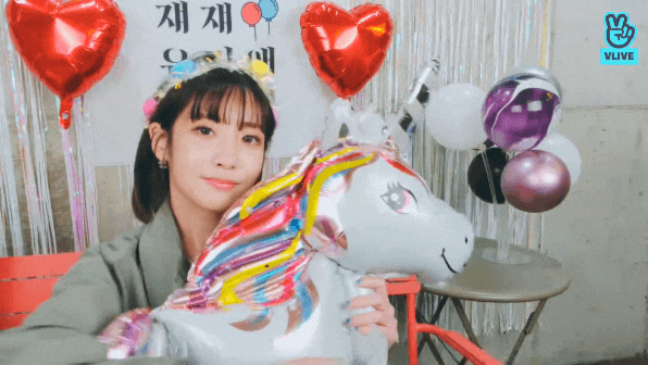  [러블리즈 유지애] 200521 V앱 움짤 : 해피 쟤쟤 데이!! (Lovelyz Jiae Gif : Happy Jiae Day!!)