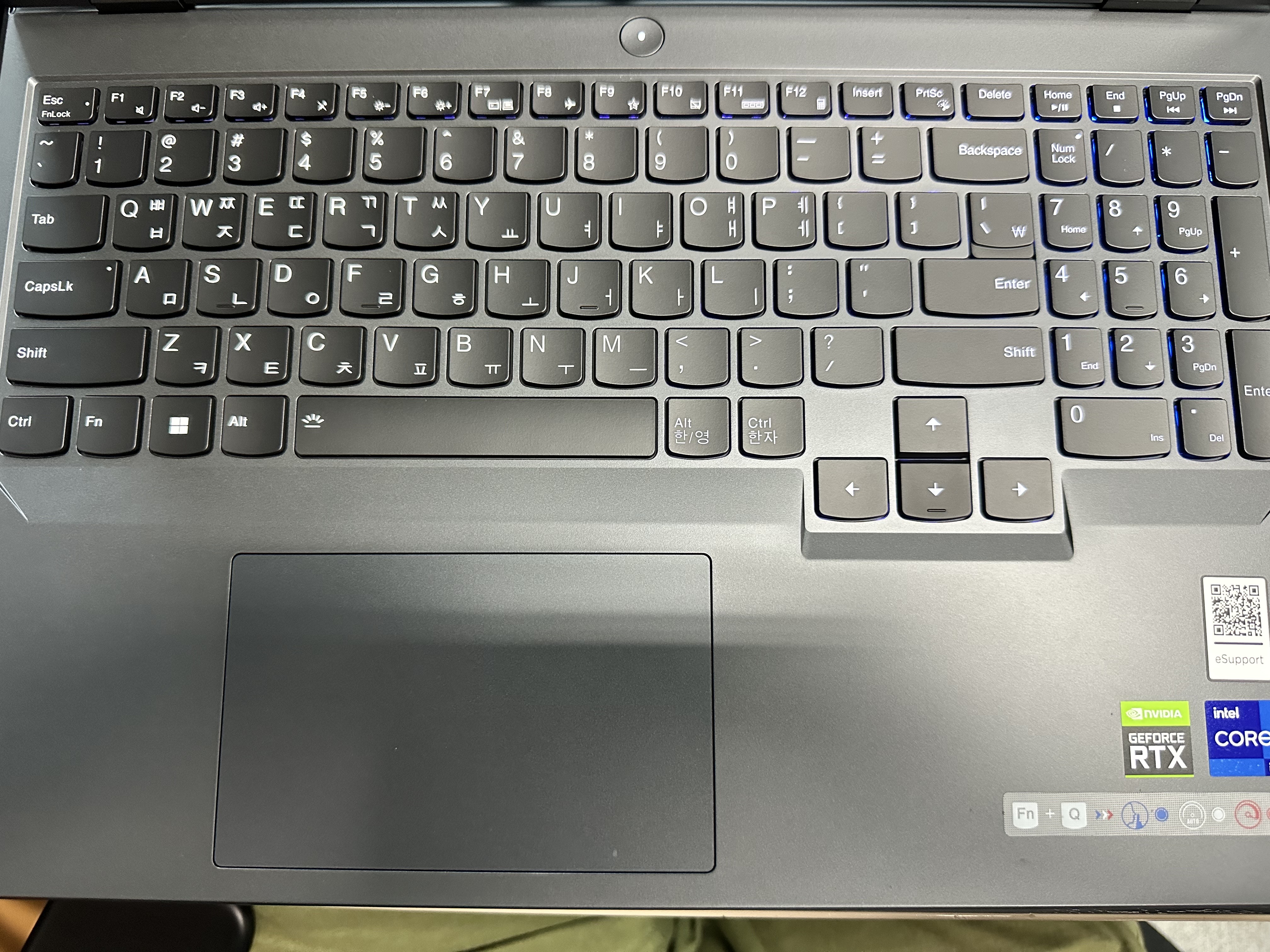 레노버 LEGION Pro 5i 16IRX 키보드