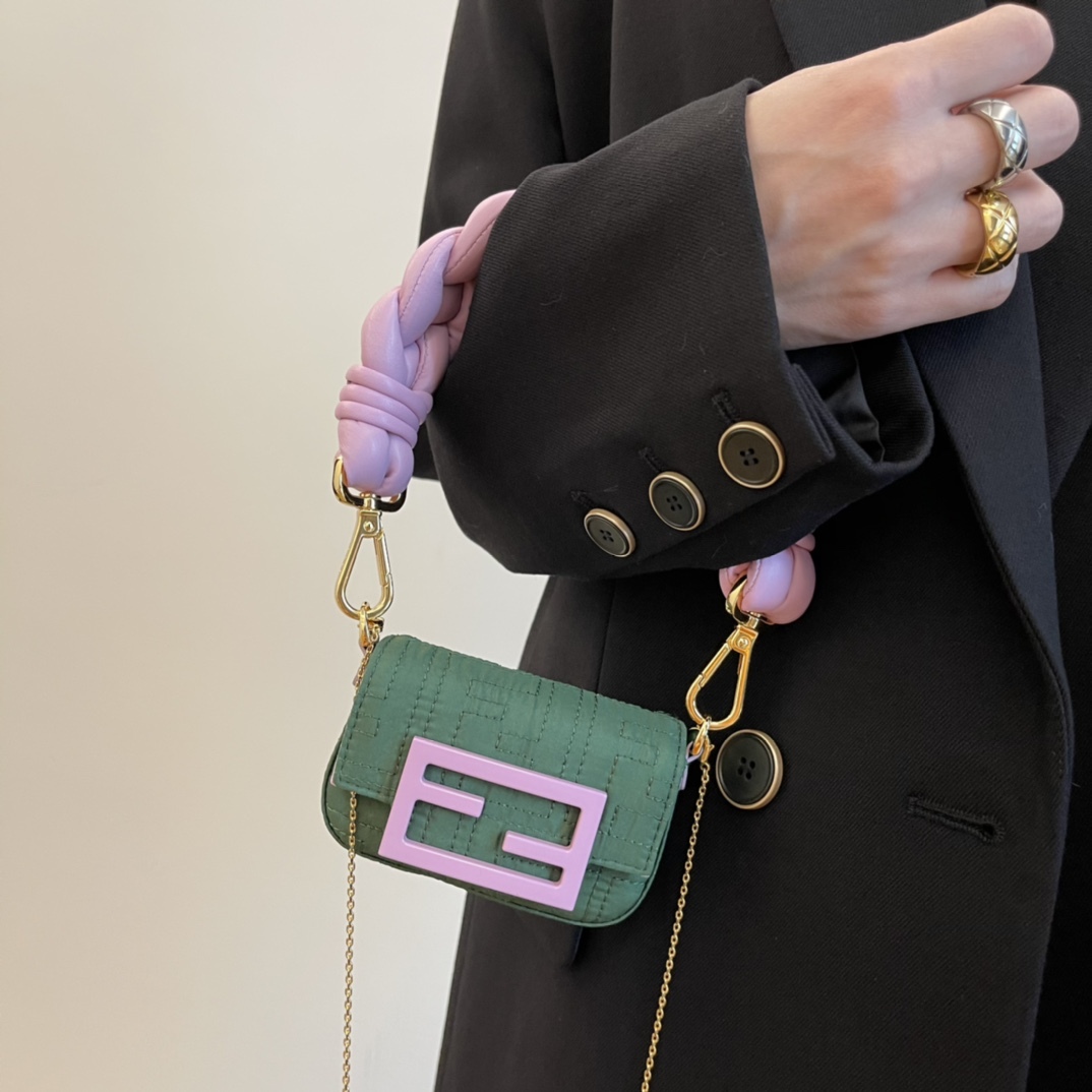  [FENDI] 펜디 버티고 아이코닉 바게트 나노백 (3 COLOR)