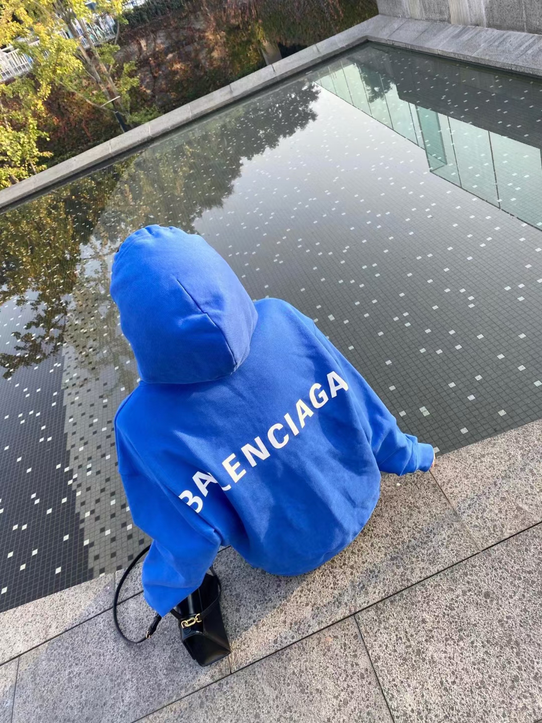  [BALENCIAGA] 발렌시아가 백 로고 스웨트 셔츠 후드 티셔츠 570811 THV79 8077