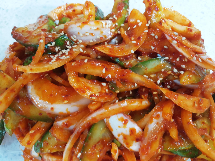  뚝딱 만드는  매콤 새콤한 오이 도라지 무침