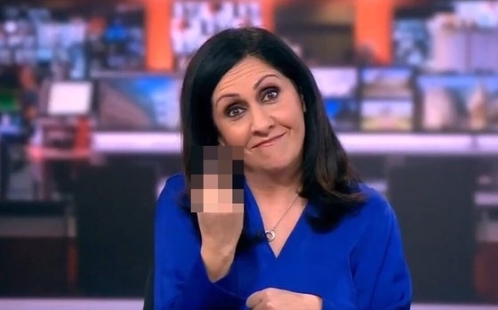  영국 공영방송 BBC 뉴스 여성 앵커 "마리암 모시리"... 생방송 ‘손가락 욕’ 논란