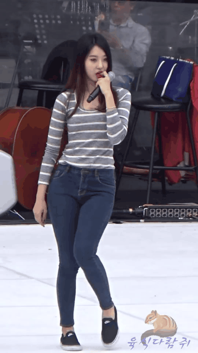 [연예] [움짤]         베스티 다혜 사복 리허설 . GIF -  와이드섬