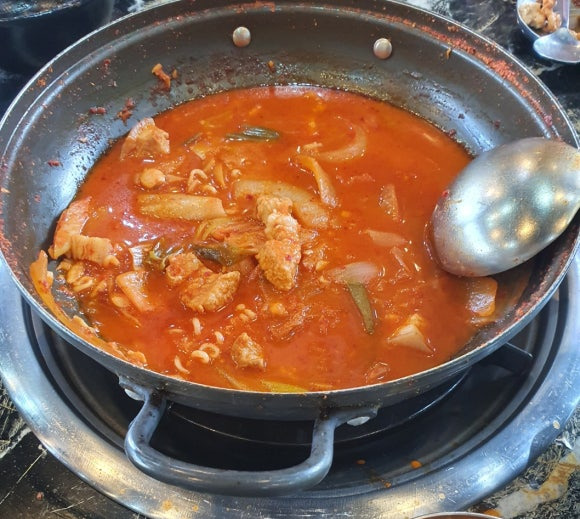 솥뚜껑삼겹살집 이미지