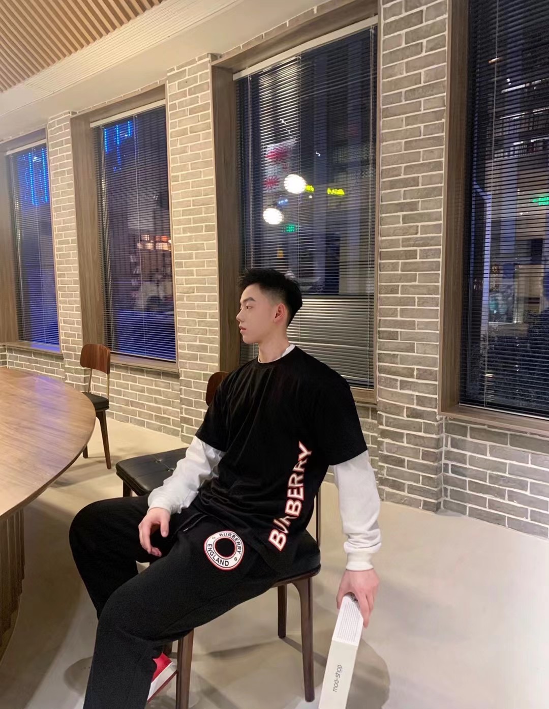  [BURBERRY] 버버리 로고 반팔 티셔츠 8037382