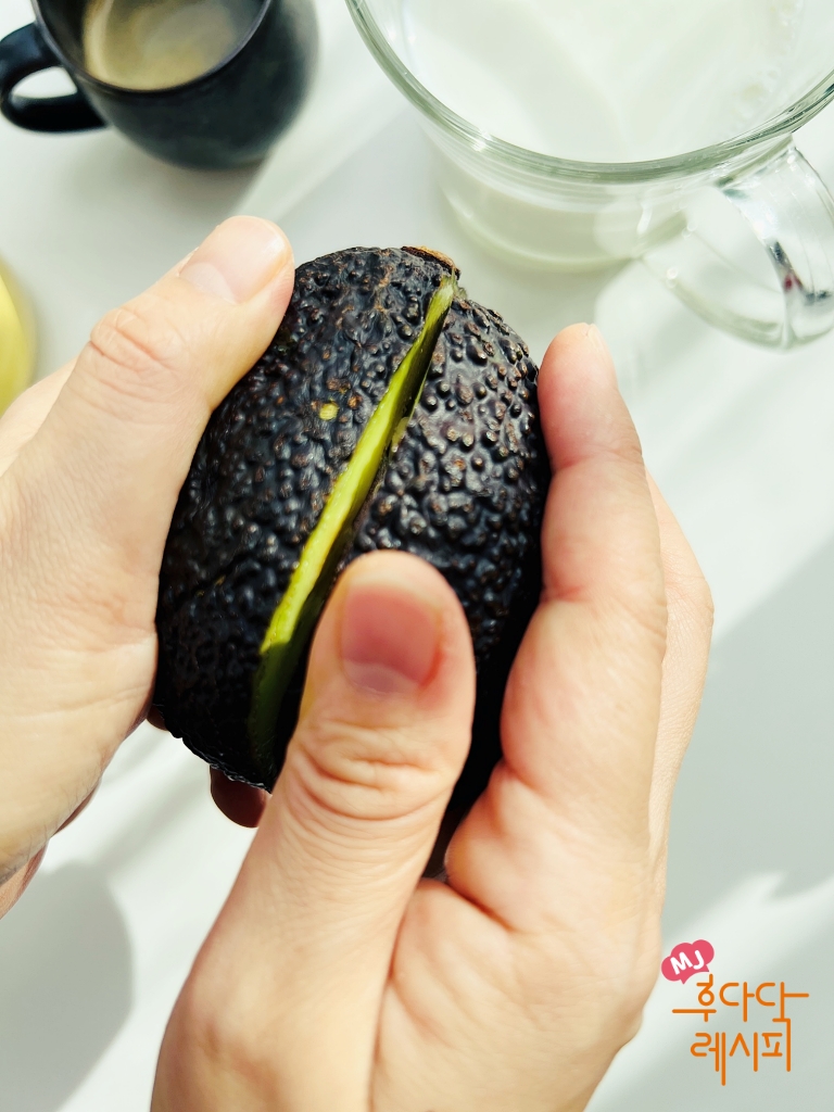 아보카도 먹는 법 요리 손질 아보카도 커피 스무디 마그네슘 많은 음식 9