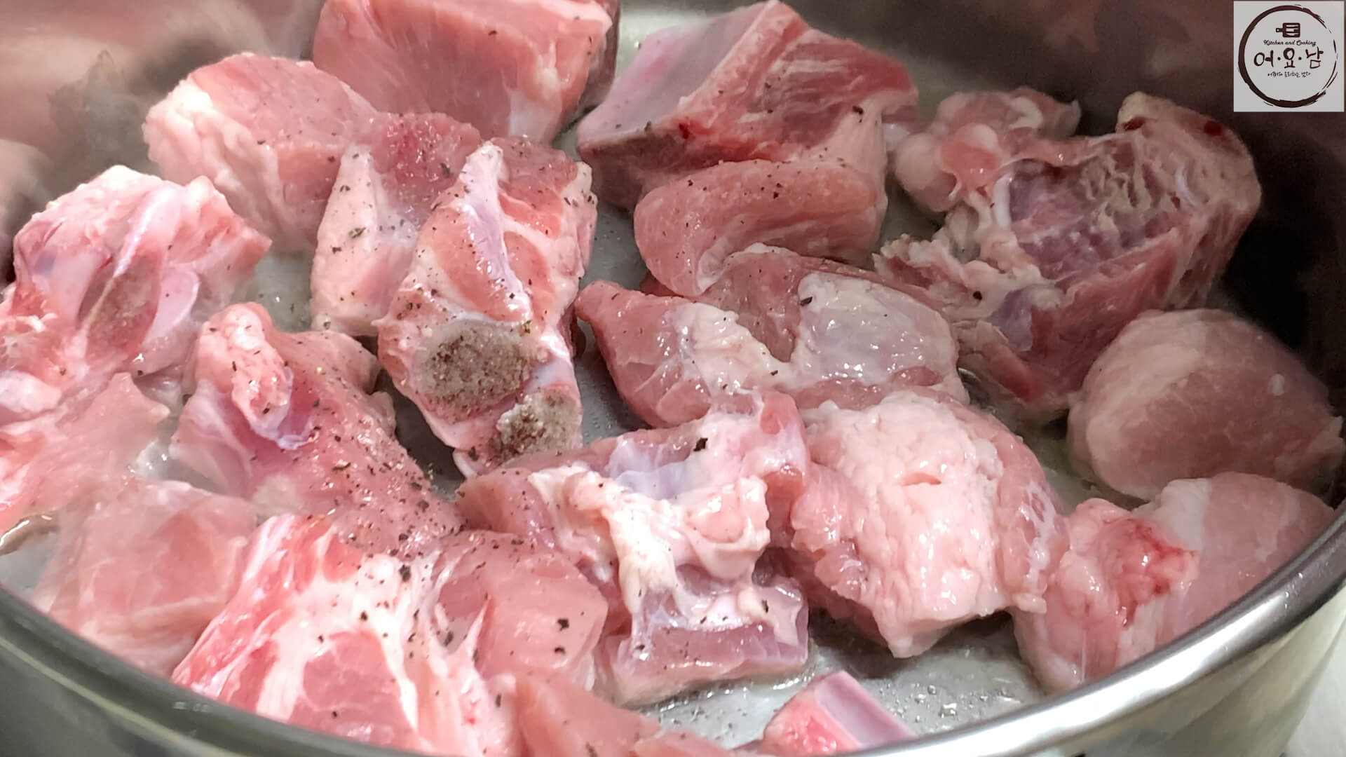 돼지갈비김치찌개_돼지갈비굽기_앞뒤로노릇하게굽기1