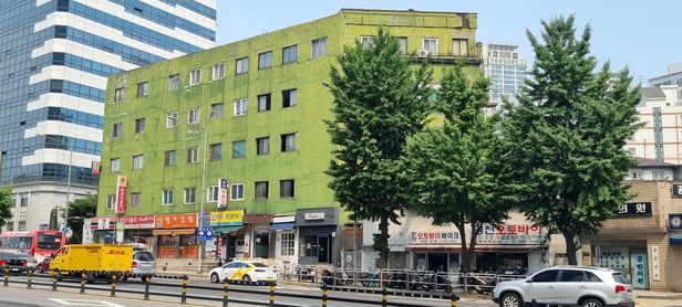  박원순이 보존 결정했던 1937년 준공된 국내 최고령 충정아파트 철거한다 철근 콘크리트로 지어진 국내 최초의 아파트 일제강점기 준공 지역 유산 보존? 안전 문제 주민 갈등