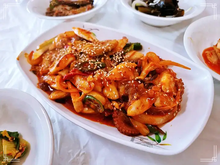 식객 허영만 백반기행 60년 노포 문희경 편 곰치국 문어볶음 장치조림 울진 맛집 소개