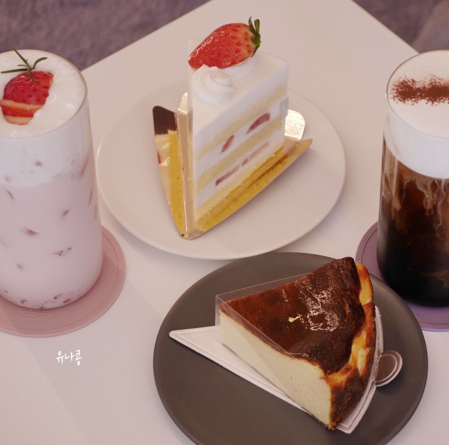 케이크(owa cake)에서 커피와 디저트 옥정 카페, 오와 34