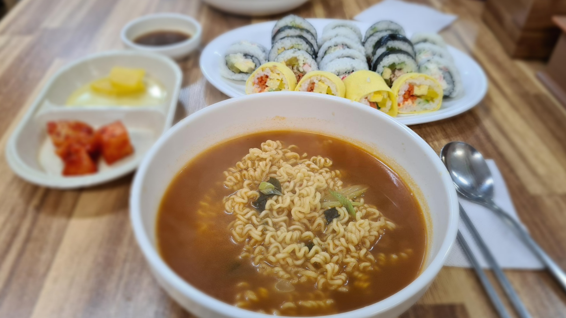부산대-소다미김밥-라면-모듬이김밥