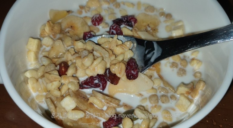 오자크 OCAK 가쓰카츠 오트밀 씨리얼 마구 먹어치우는 샤오잔 광고 13